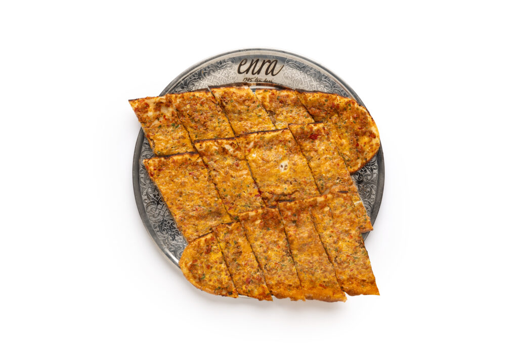 Yumurtalı kıymalı pide