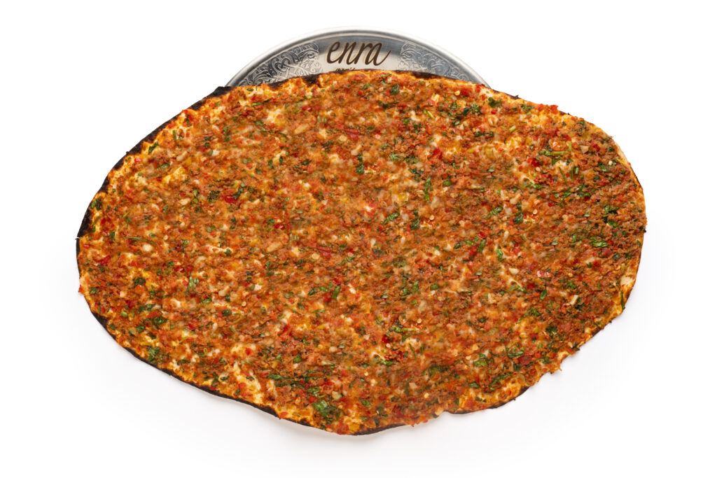 İnce hamurlu geleneksel lahmacun
